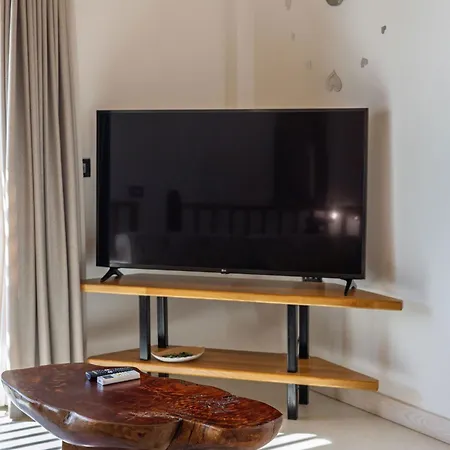 Azor Luxury I Mouzákion